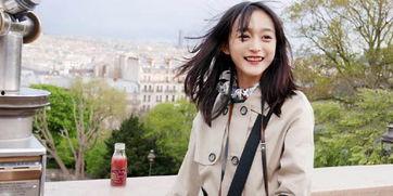 何泓姗的家庭背景